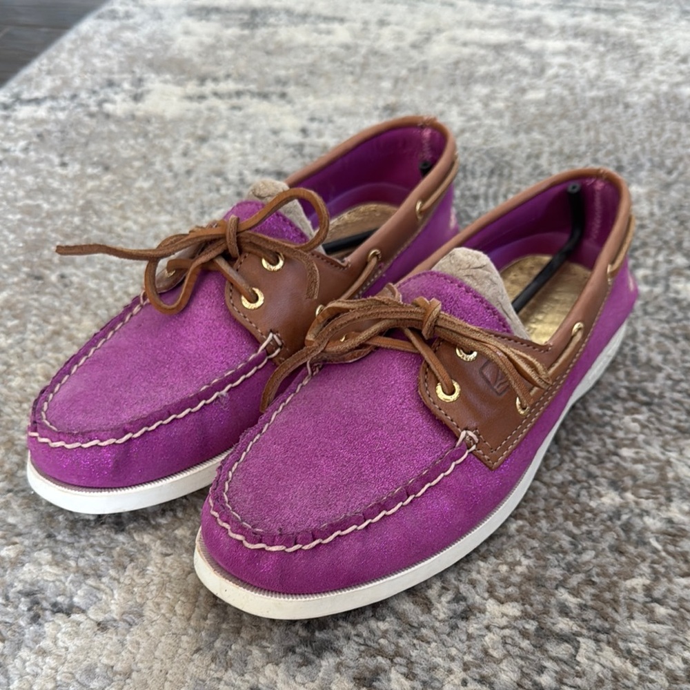 BRAND NEW Women’s size 9 Sperrys
